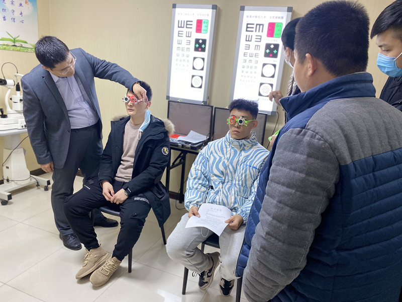 验光师培训学校，验光师培训，正真视光学院，验光配镜学习，插片验光