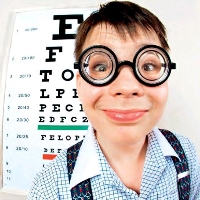 验光师培训学校分享课程一只眼近视一只眼不近视需要戴眼镜吗？