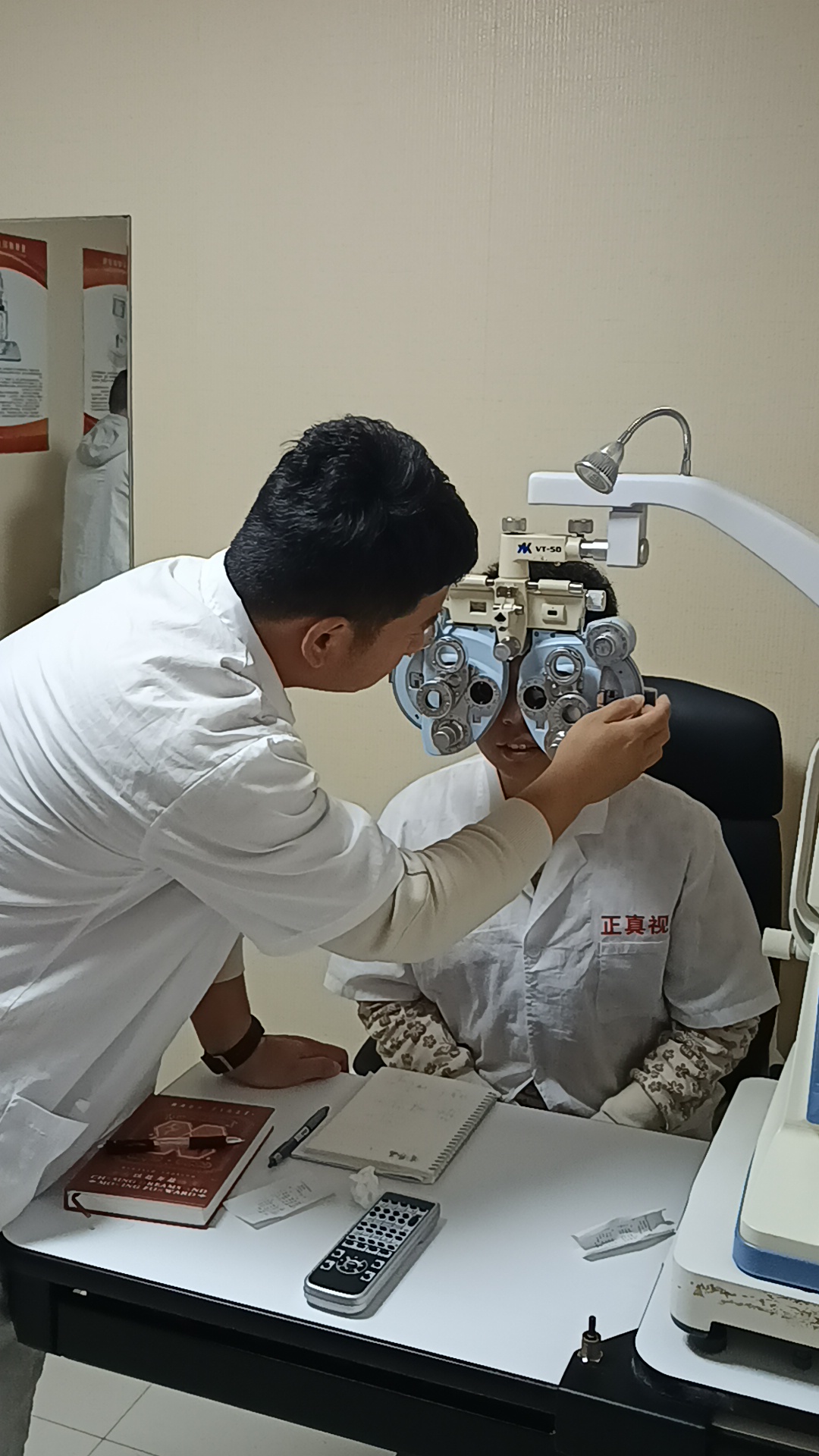 开眼镜店投资利润分析，临沂验光师培训学校